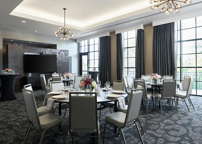 Archer Hotel Boston/Burlington