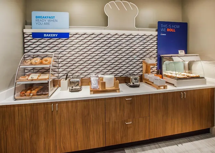 Holiday Inn Express & Suites Palm Desert - Millennium By Ihg