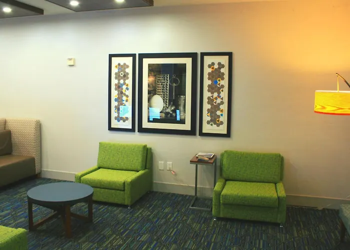 Holiday Inn Express Hotel & Suites Marina By Ihg