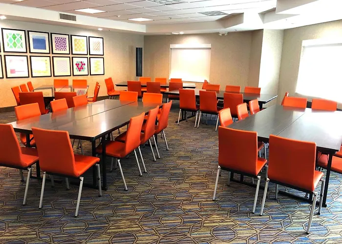 Holiday Inn Express Hotel & Suites Marina By Ihg