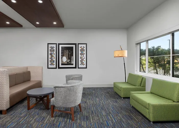 Holiday Inn Express Hotel & Suites Marina By Ihg