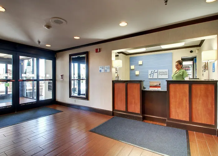 Holiday Inn Express Hotel Fort Campbell-Oak Grove By Ihg
