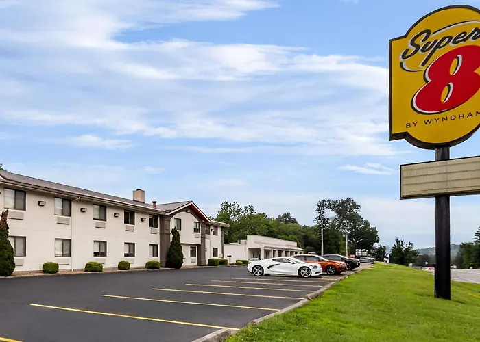 Super 8 By Wyndham Elkins Hotel