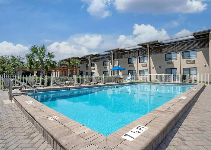 Best Western Crossroads Inn
