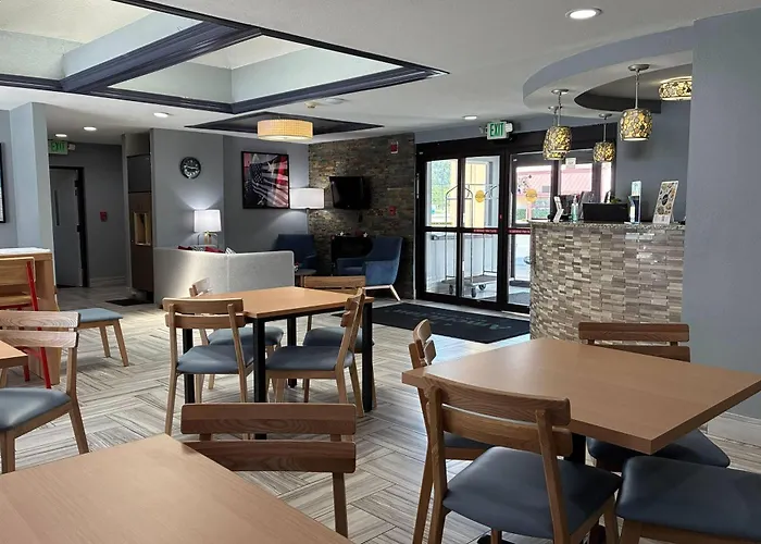 Quality Inn & Suites Holland