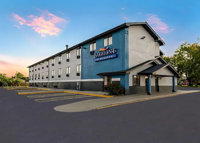 Baymont By Wyndham Findlay Motel