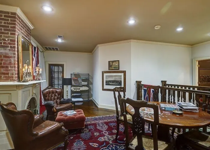 The English Merchant'S Inn Waxahachie