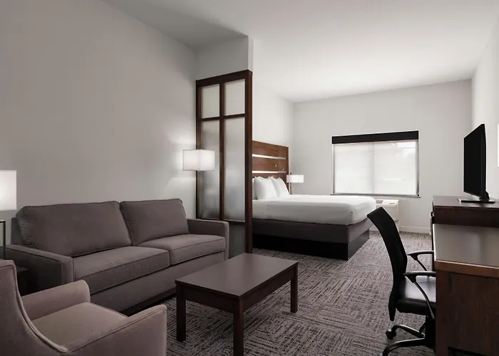 Best Western Plus College Station Inn & Suites