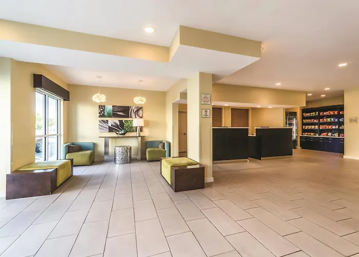 La Quinta By Wyndham Collinsville - St. Louis