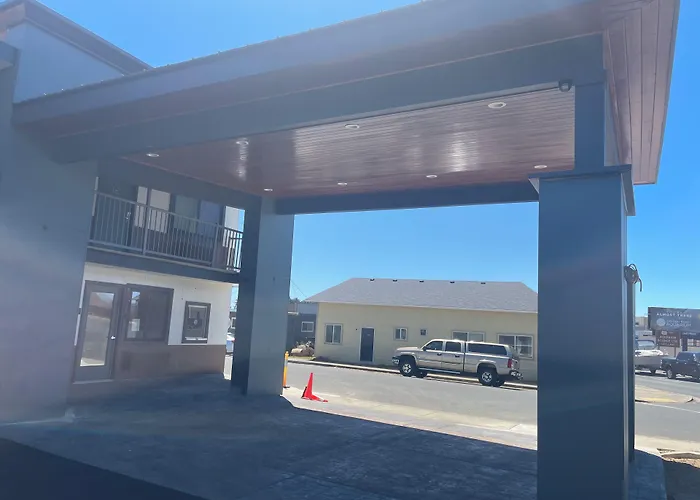 Seven Seas Inn & Suites