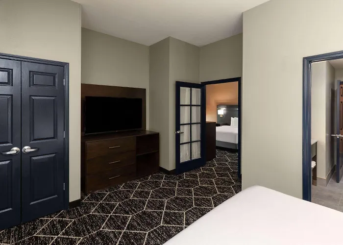 La Quinta By Wyndham Olathe Hotel