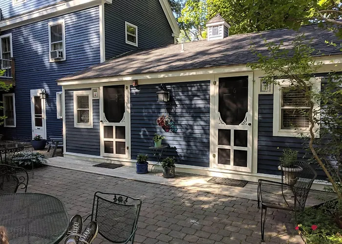 Elms Of Camden Bed & Breakfast