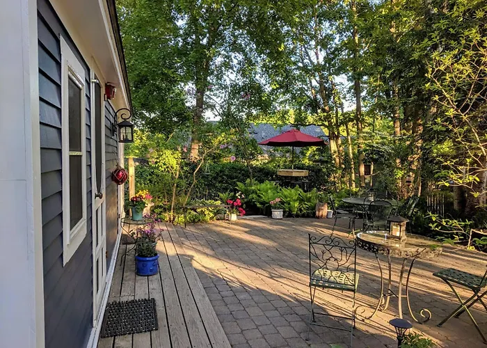 Elms Of Camden Bed & Breakfast