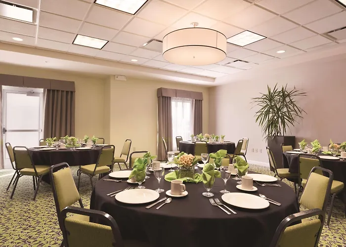 Hilton Garden Inn Akron-Canton Airport