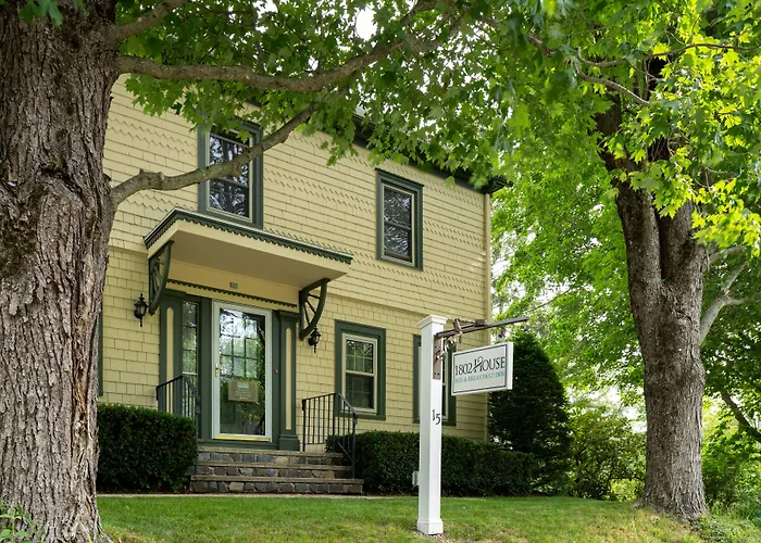 1802 House Bed & Breakfast