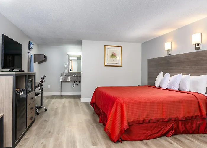 Captains Quarters Motel & Conference Center