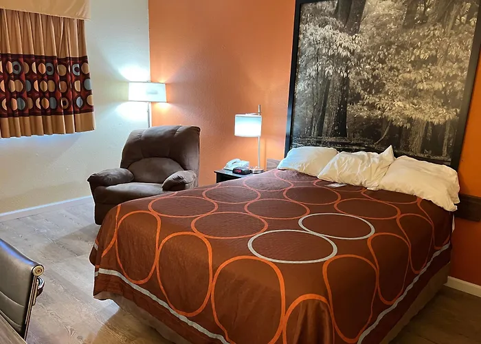 Super 8 By Wyndham Altoona