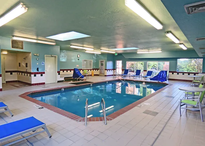 Holiday Inn Express Hotels & Suites Burlington By Ihg