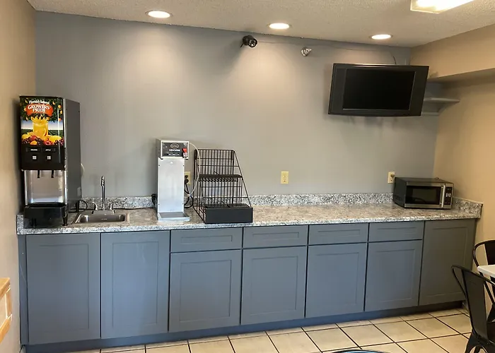 Super 8 By Wyndham Colorado Springs Airport