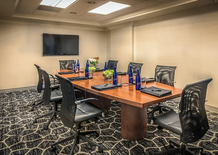 Courtyard By Marriott Bethesda Chevy Chase Hotel