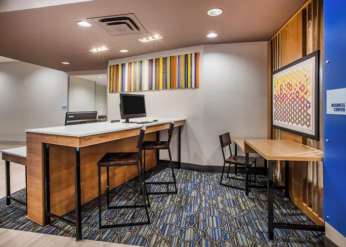 Holiday Inn Express Atlanta W