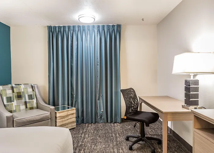 Everspring Inn And Suites Marshall