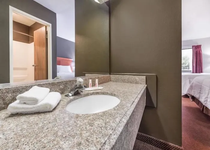 Super 8 By Wyndham Georgetown Hotel