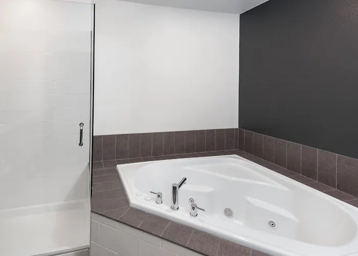 Magnolia Pointe; BW Signature Collection