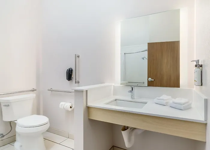 Holiday Inn Express & Suites - Medford By Ihg
