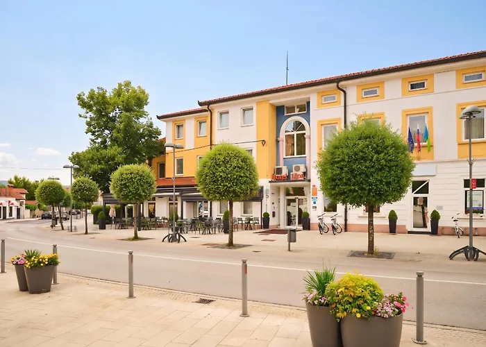 Lipa, Hotel&Bistro