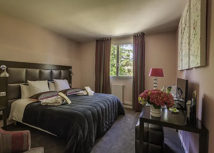 Logis Hotel Le Relais de Comodoliac Saint-Junien