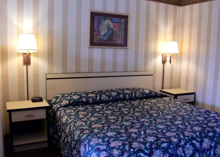 Travelstar Inn & Suites Colorado Springs