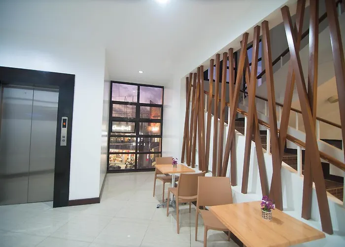 We Travelers Inn