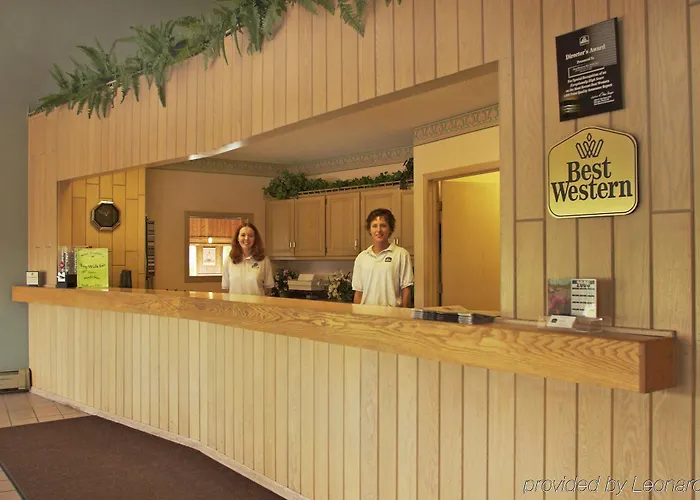 Boarders Inn & Suites By Cobblestone Hotels - Supe Superior