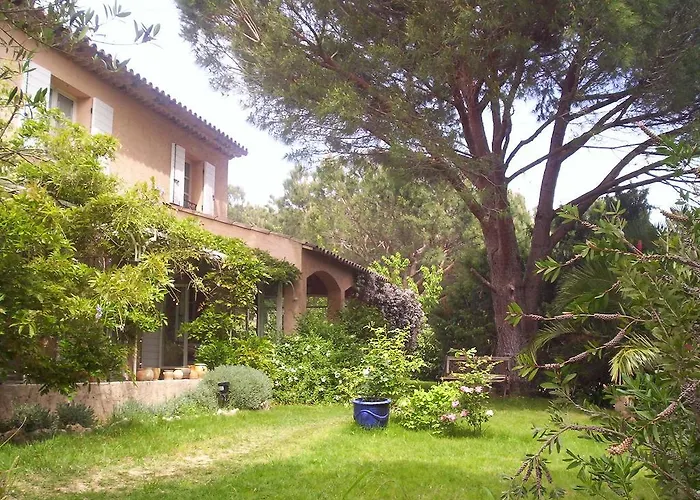Les Glycines Bed and Breakfast Grimaud