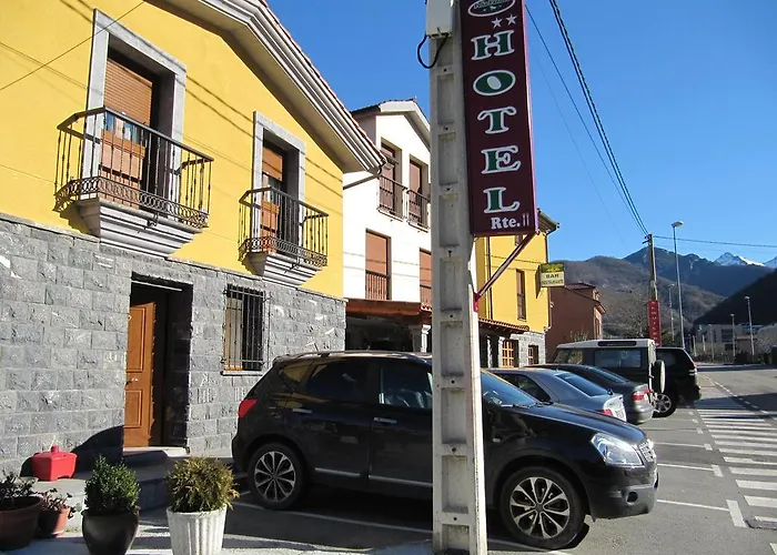 Hotel Peña Pandos