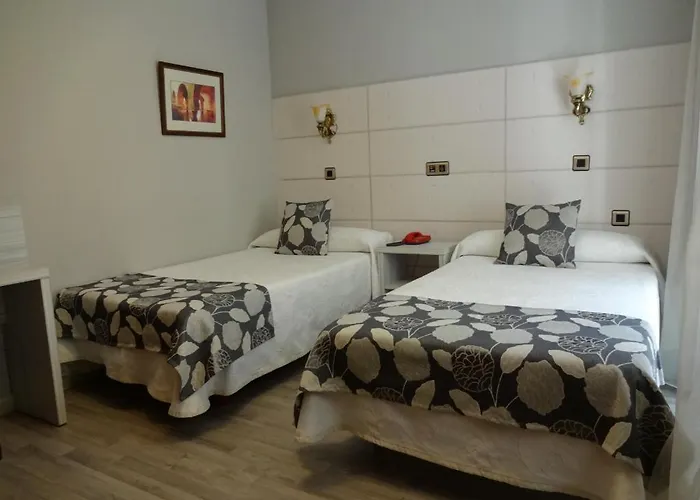 Hotel Los Naranjos Caces