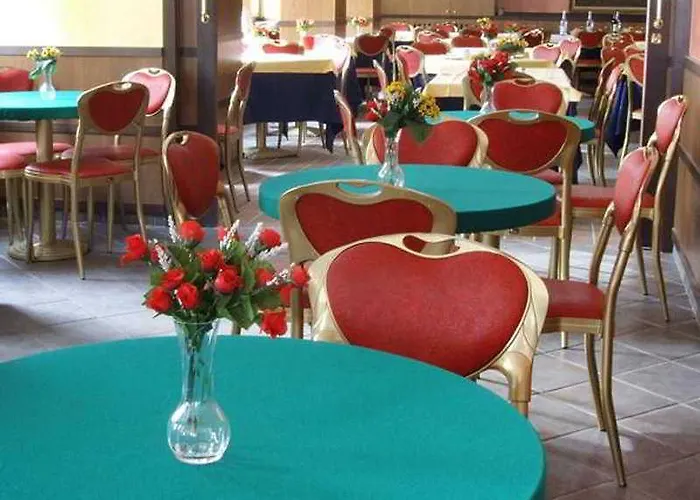 Hotel Dina'S