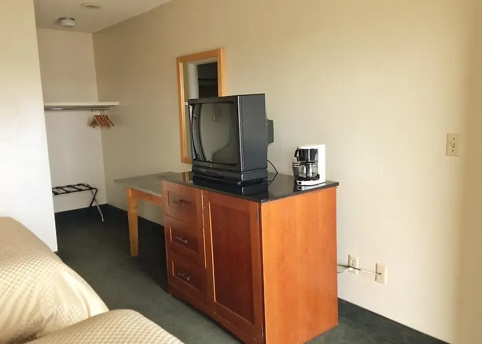 Rodeway Inn & Suites