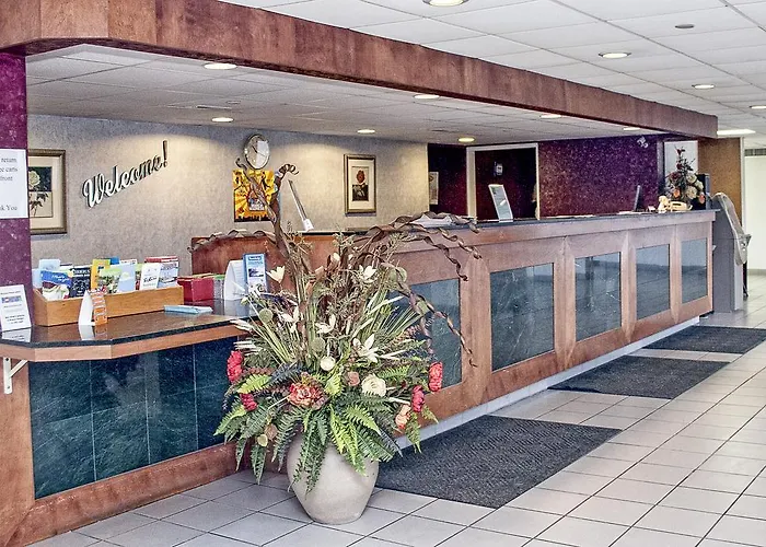 Travelodge Peoria Hotel And Conference Center