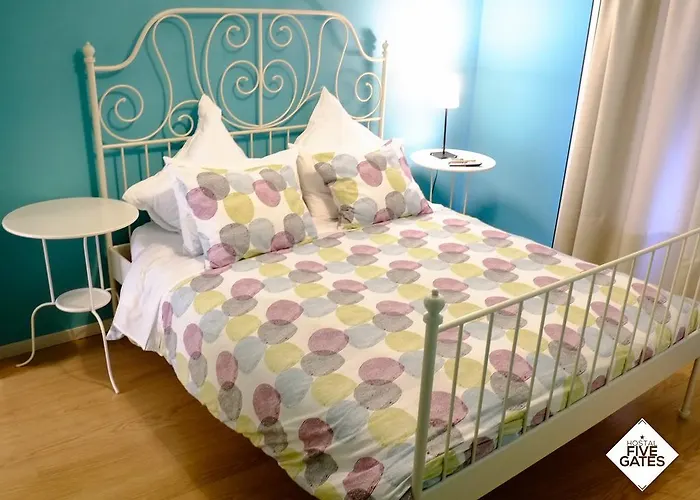 Hostal Five Gates Osuna