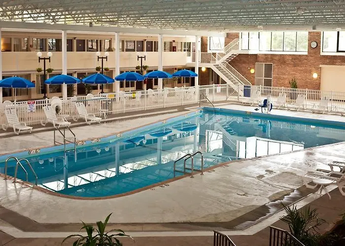 Garden Hotel And Conference Center South Beloit