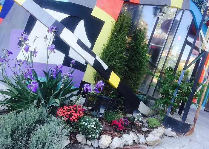 Sebarozvojove Centrum Vedy A Umenia S Ubytovanim Bratislava