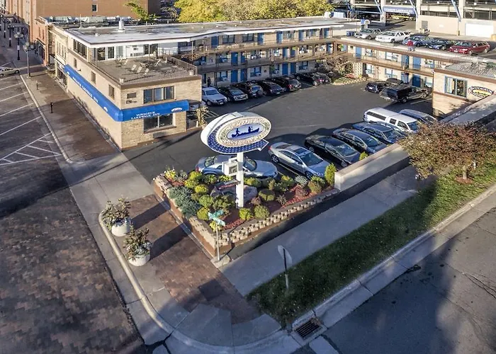 Voyageur Lakewalk Inn