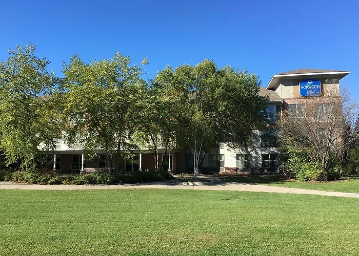 Norwood Inn And Suites Chaska