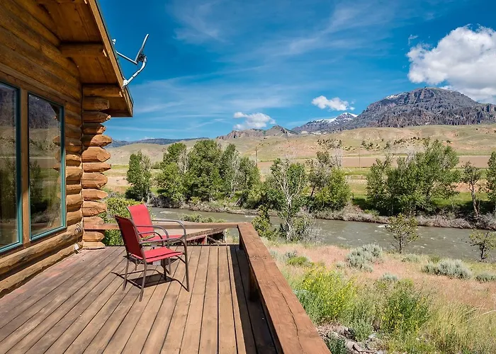 Yellowstone Cutthroat Guest Ranch Wapiti