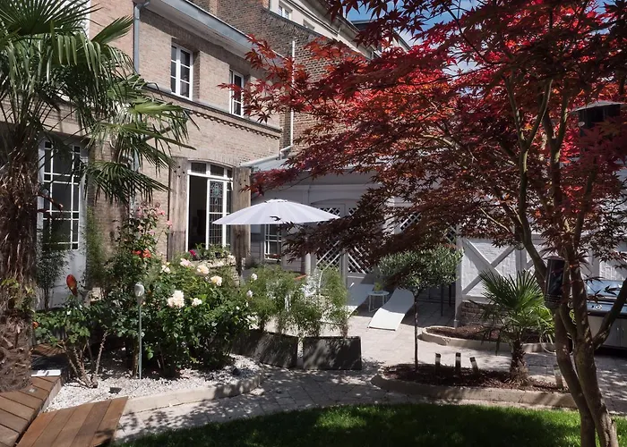 Une Maison En Ville, Hyper Centre Ville, Spa