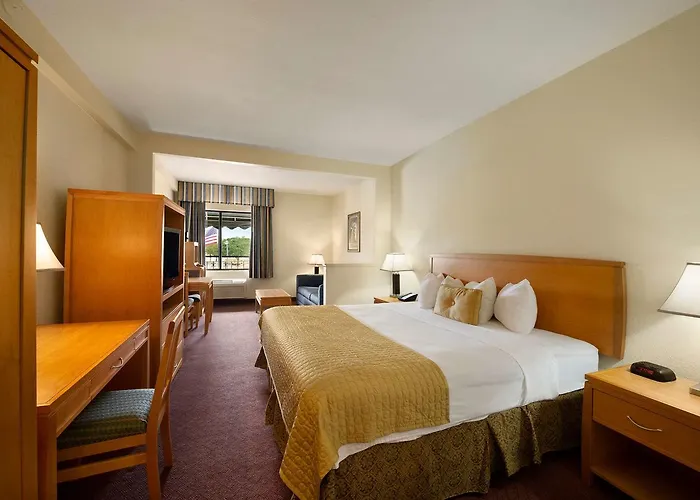 Ramada By Wyndham Kissimmee Downtown Hotel