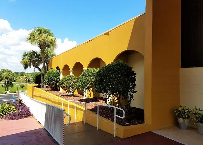 Days Inn & Suites By Wyndham Clermont