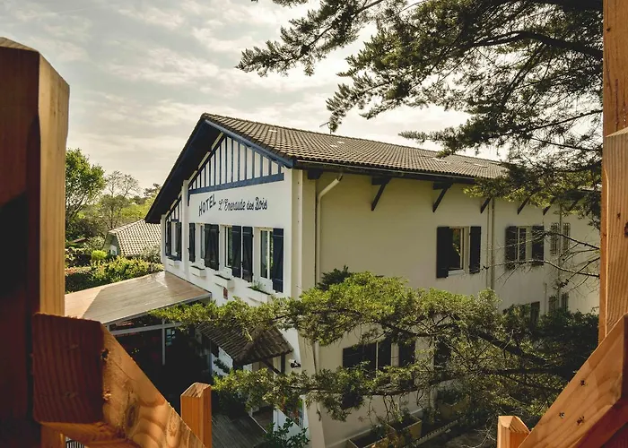 Logis Hôtel Emeraude des Bois